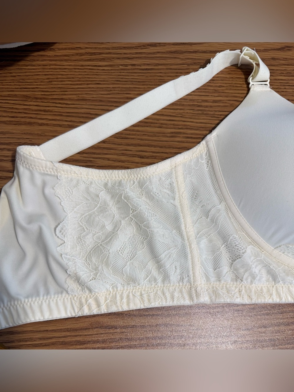NWOT Soft Cream Molded Cups with Stretchy Lace Front & Side Panels. No wire. - Picture 3 of 8